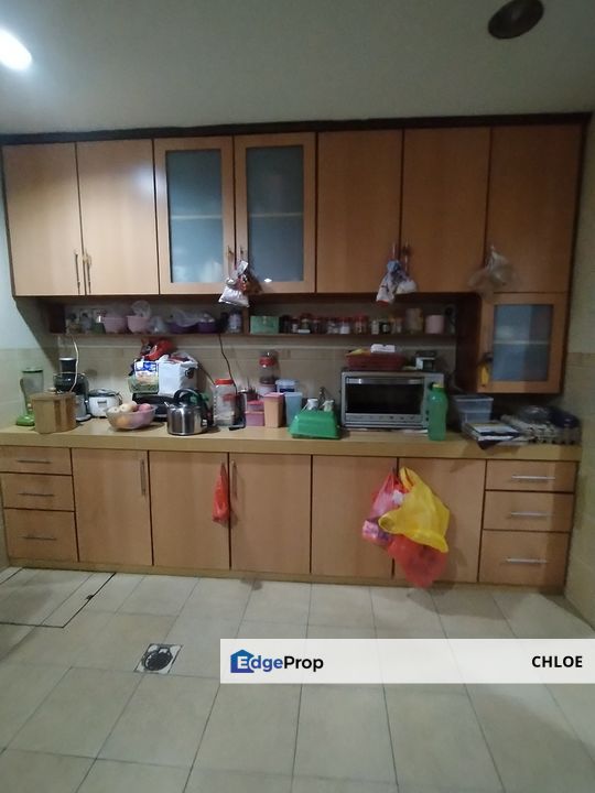 Gated guarded kitchen extended well kept good buy, Selangor, Shah Alam