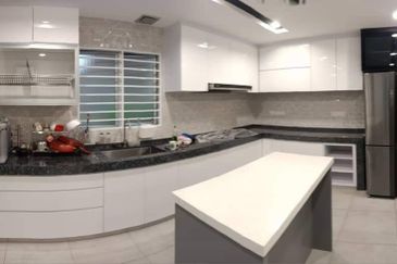 Jalan Kemuning Bayu 33/32J 