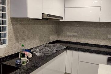 Jalan Kemuning Bayu 33/32J 