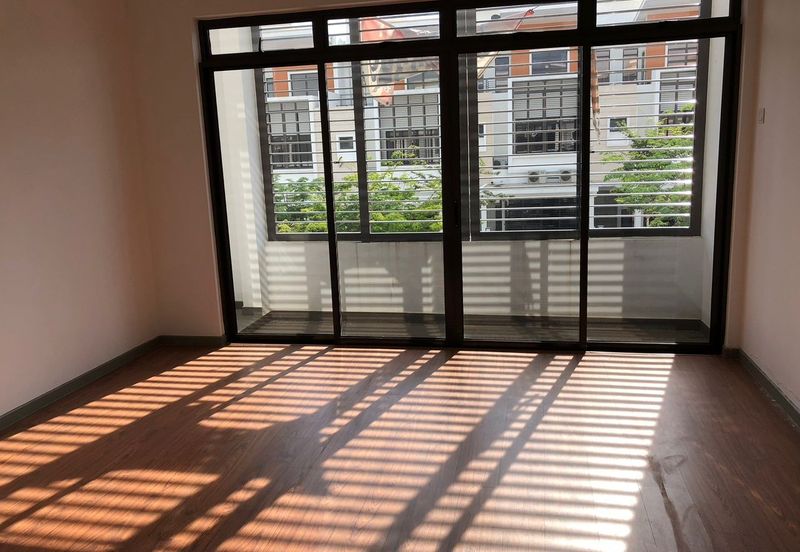 Good buy !3sty terrace Emerald @ Alam Impian for sale