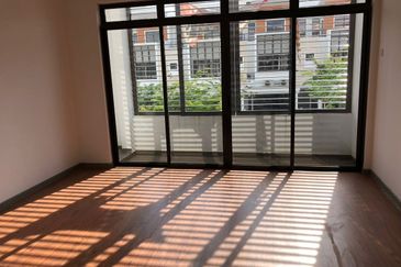 Good buy !3sty terrace Emerald @ Alam Impian for sale