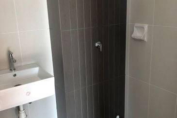 Good buy !3sty terrace Emerald @ Alam Impian for sale