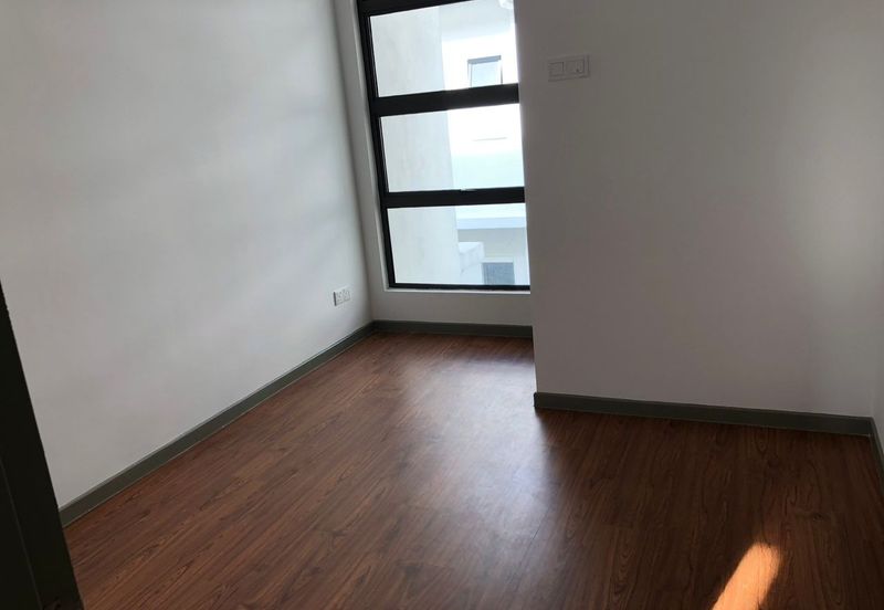 Good buy !3sty terrace Emerald @ Alam Impian for sale