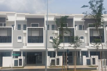 Good buy !3sty terrace Emerald @ Alam Impian for sale
