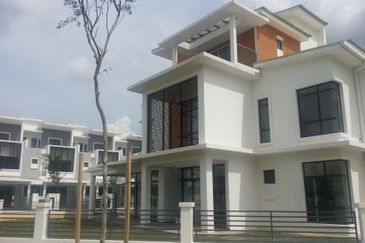 Good buy !3sty terrace Emerald @ Alam Impian for sale