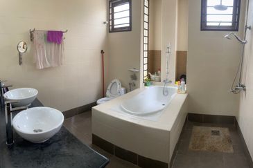 Bukit Jelutong 2Sty Semi D for sale