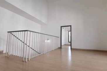 End Lot Alam Impian Aquina Renovated for sale