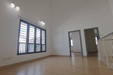 End Lot Alam Impian Aquina Renovated for sale