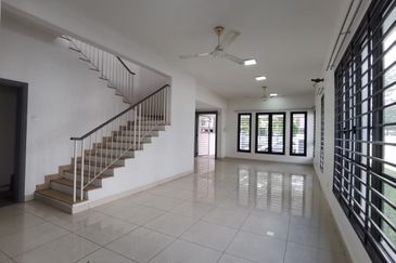 End Lot Alam Impian Aquina Renovated for sale