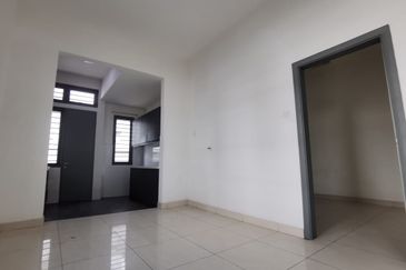 End Lot Alam Impian Aquina Renovated for sale