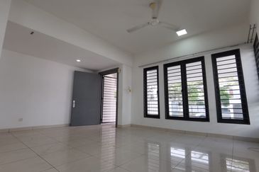 End Lot Alam Impian Aquina Renovated for sale