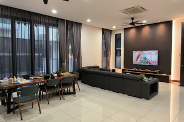 Lukisan @ Alam Impian