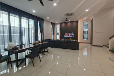 Lukisan @ Alam Impian