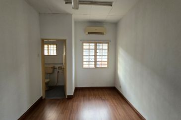 Jalan Anggerik Doritis 31/134