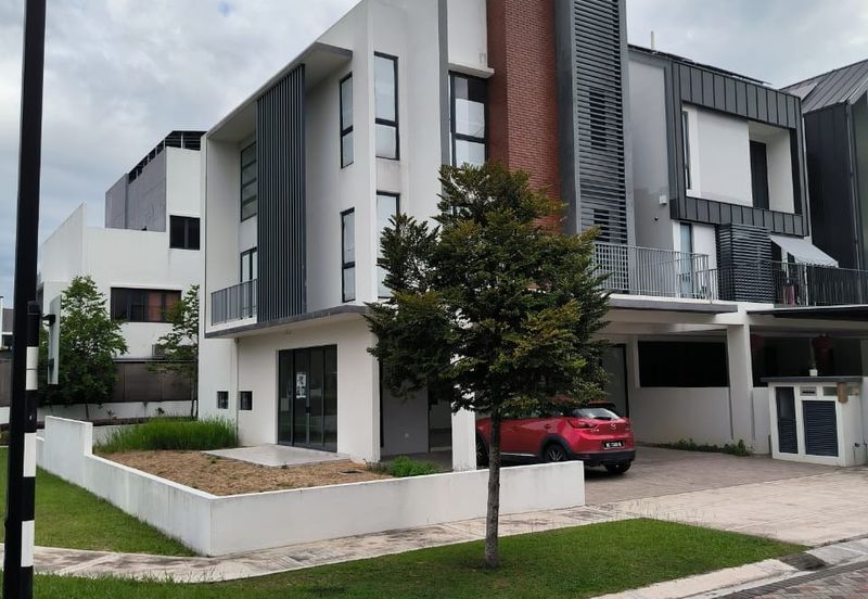 Lucent Residence @ twentyfive.7