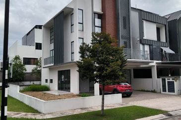 Lucent Residence @ twentyfive.7