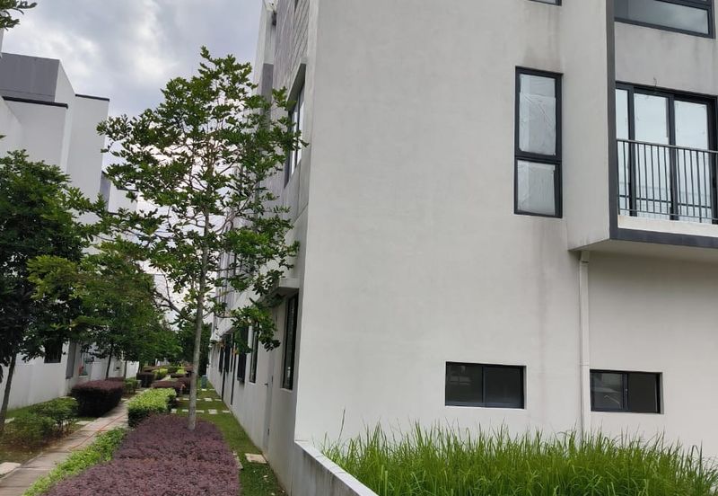 Lucent Residence @ twentyfive.7