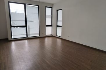 Lucent Residence @ twentyfive.7