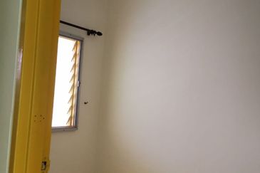 Jalan Anggerik Aranda 31/31