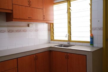 Jalan Anggerik Aranda 31/31