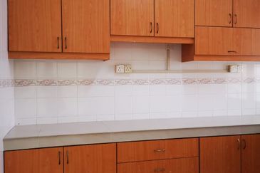 Jalan Anggerik Aranda 31/31