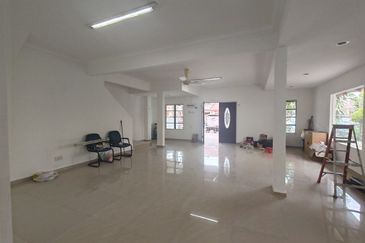 2sty Endlot Terrace @ Kota Kemuning (kit extended near school) 