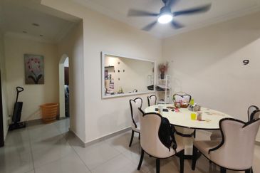 2sty Nlot nicely renovated tip top conditon move in Freehold