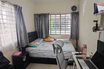 2sty Nlot nicely renovated tip top conditon move in Freehold