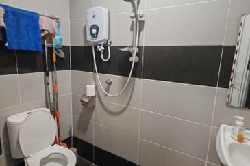 2sty Nlot nicely renovated tip top conditon move in Freehold