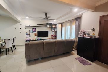 2sty Nlot nicely renovated tip top conditon move in Freehold