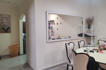 2sty Nlot nicely renovated tip top conditon move in Freehold