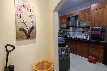 2sty Nlot nicely renovated tip top conditon move in Freehold