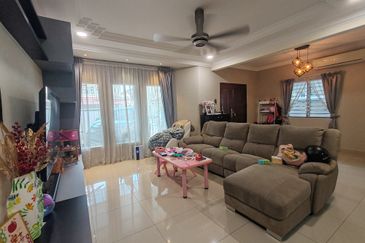 2sty Nlot nicely renovated tip top conditon move in Freehold