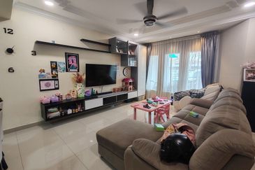 2sty Nlot nicely renovated tip top conditon move in Freehold