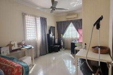 2sty Nlot nicely renovated tip top conditon move in Freehold