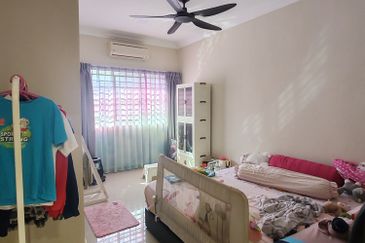 2sty Nlot nicely renovated tip top conditon move in Freehold