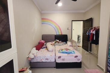 2sty Nlot nicely renovated tip top conditon move in Freehold