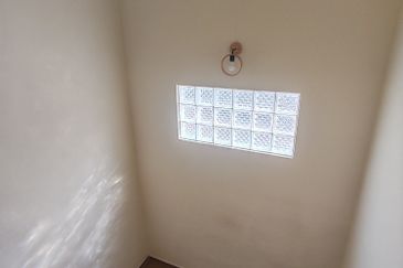 2sty Nlot nicely renovated tip top conditon move in Freehold