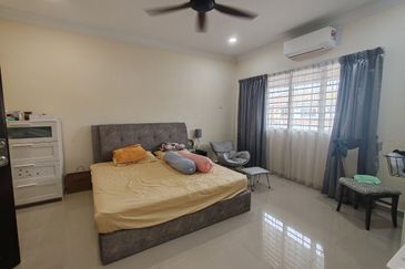 2sty Nlot nicely renovated tip top conditon move in Freehold