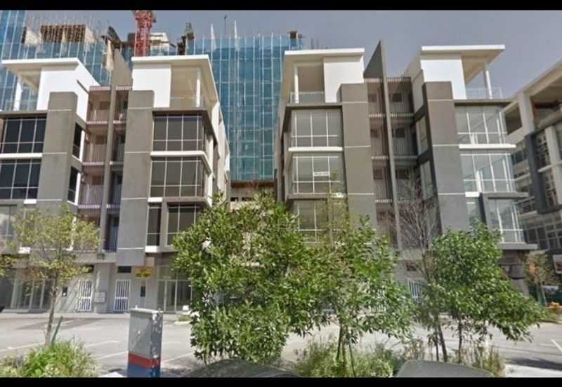 4 & Half Storey Semi-D Shop Office For Sale