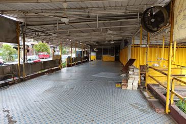 Cheras, Taman Pertama Corner Shop For Rent