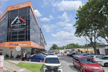 Sungai Besi , Corner Shop For Sale