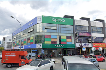 Sungai Besi , Corner Shop For Sale