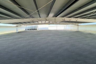 Easy Access Hot Sport Office Tower!