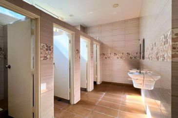 Easy Access Hot Sport Office Tower!