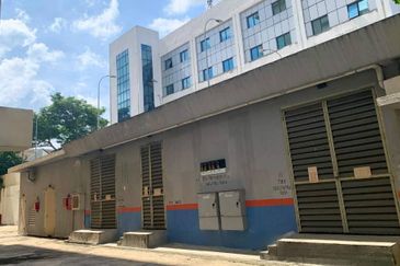 Easy Access Hot Sport Office Tower!