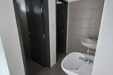 Kajang, Jade Hill 2 Brand New Shop lot For Rent