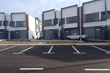 Kajang, Jade Hill 2 Brand New Shop lot For Rent