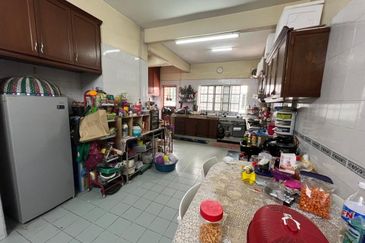 FREEHOLD  End Lot, Sri Damansara  Kuala Lumpur