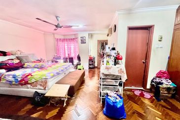 FREEHOLD  End Lot, Sri Damansara  Kuala Lumpur